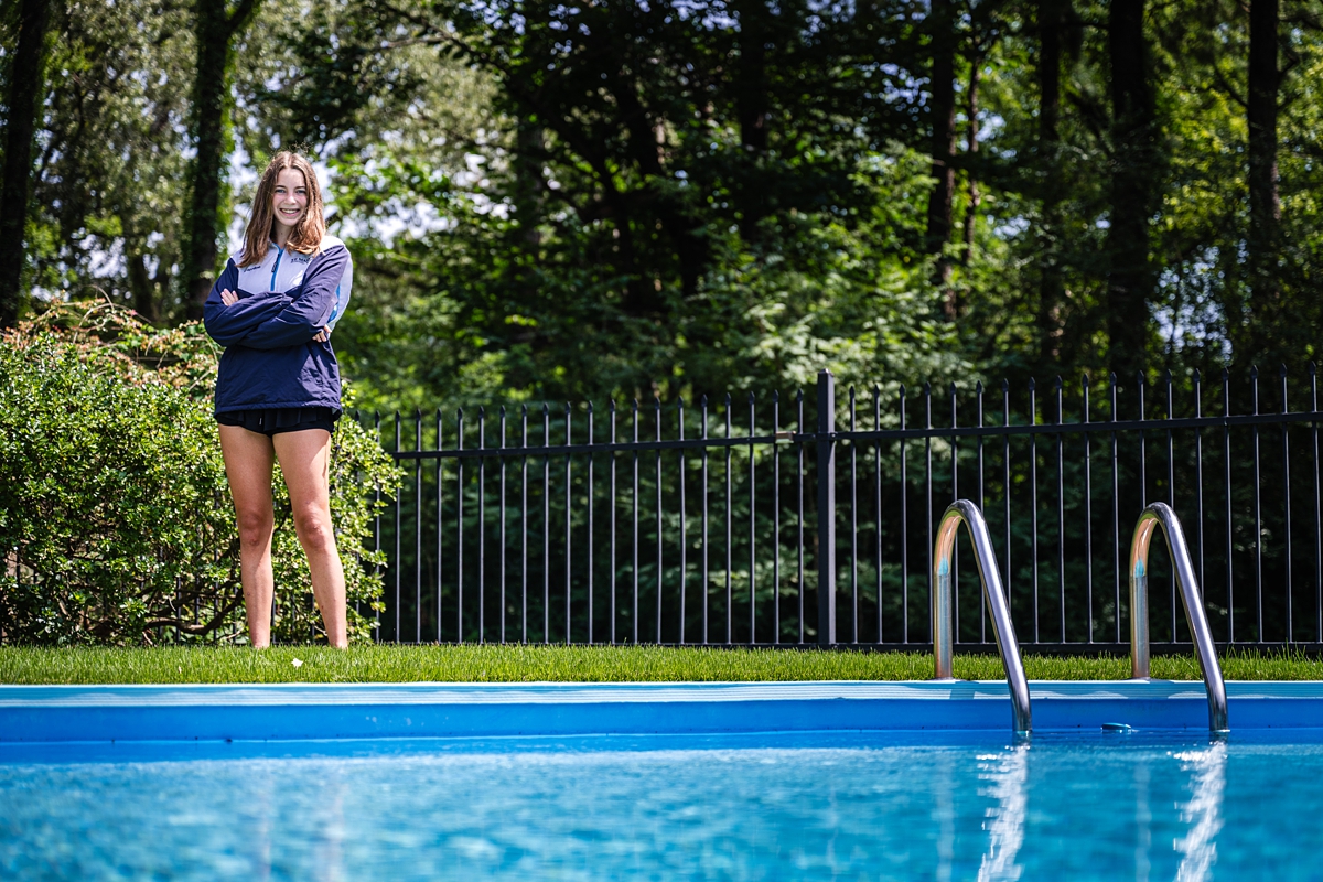 memphis senior photographer, senior photos in a pool, underwater senior photos, st marys swim team