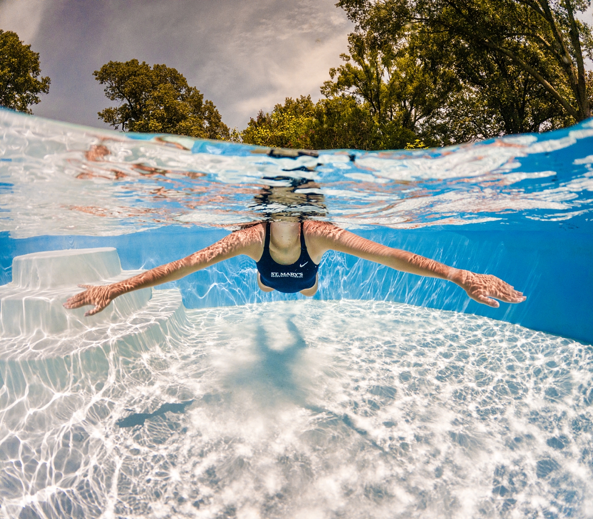 memphis senior photographer, senior photos in a pool, underwater senior photos, st marys swim team, underwater gopro photos, gorpro photos in a pool